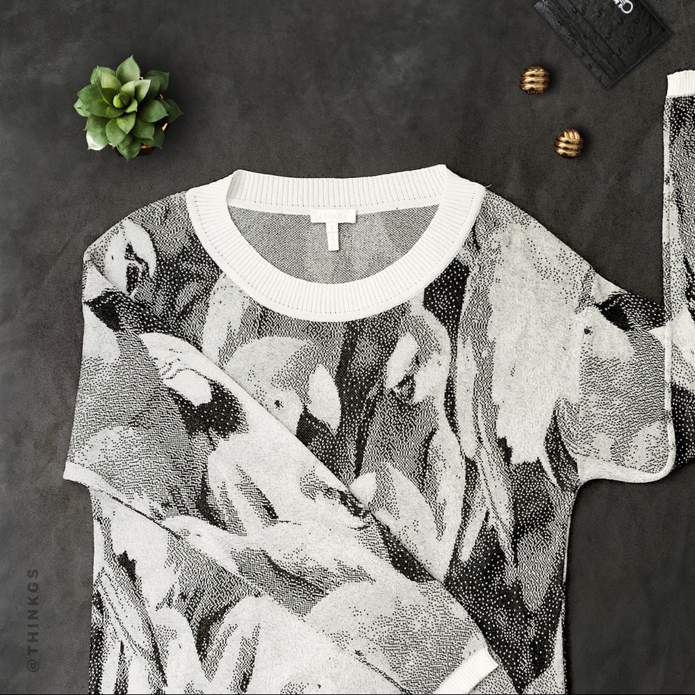 Escada Parrot Sweater aso Kris Jenner